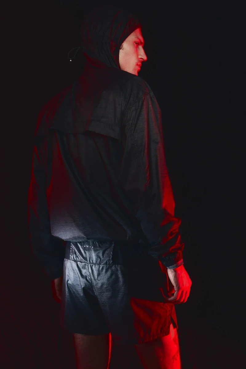 اتش اند ام شورت ركض قصير من نسيج دراي موف